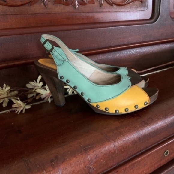 Retro Delight Jeffrey Campbell Studded Slingbacks - Picture 16 of 16